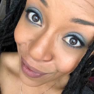 Meet your Posher, Daena